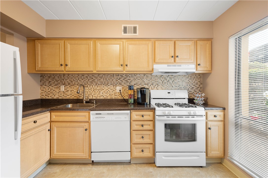 Scott Twp - Sal, Pennsylvania 15220, United States, 2 Bedrooms Bedrooms, ,1 BathroomBathrooms,Residential,Active,121208