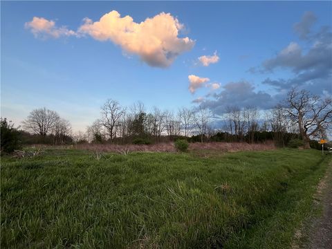 Photo of 1748 Mercer Rd, Fredonia, PA 16124 (MLS # 1749977)