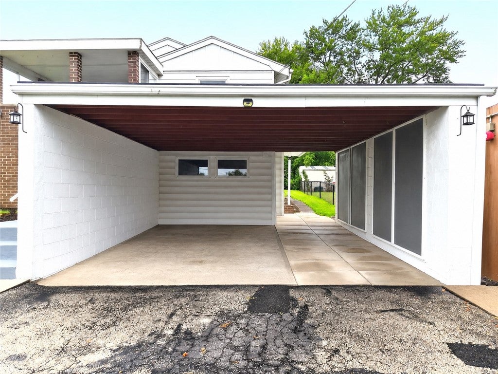 1215 Village Rd