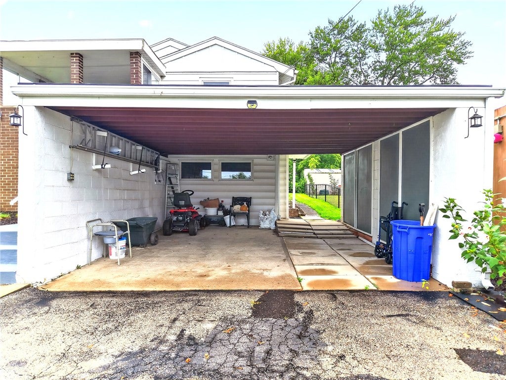 1215 Village Rd