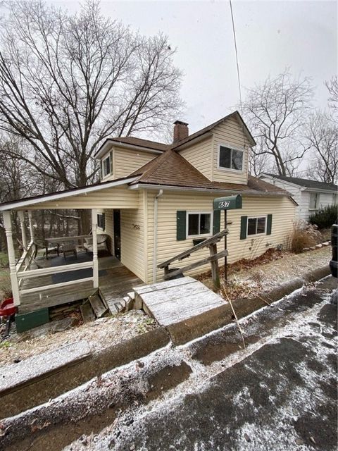 Photo of 687 Wood St, Springdale, PA 15144 (MLS # 1733615)