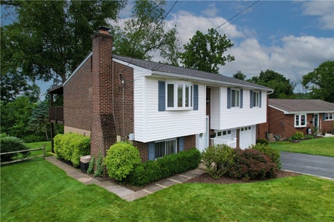 Photo of 1484 Loretta Dr, Pittsburgh, PA 15235 (MLS # 1761468)