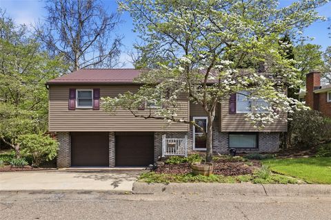 Photo of 306 Home St, New Kensington, PA 15068 (MLS # 1750562)