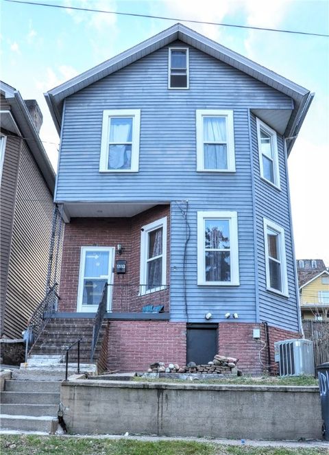 Photo of 819 Lincoln Ave, Charleroi, PA 15022 (MLS # 1732991)