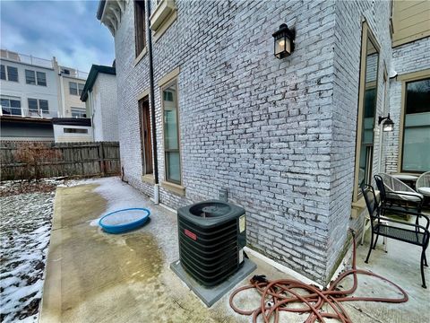 712 Armandale St Central North Side PA 15212