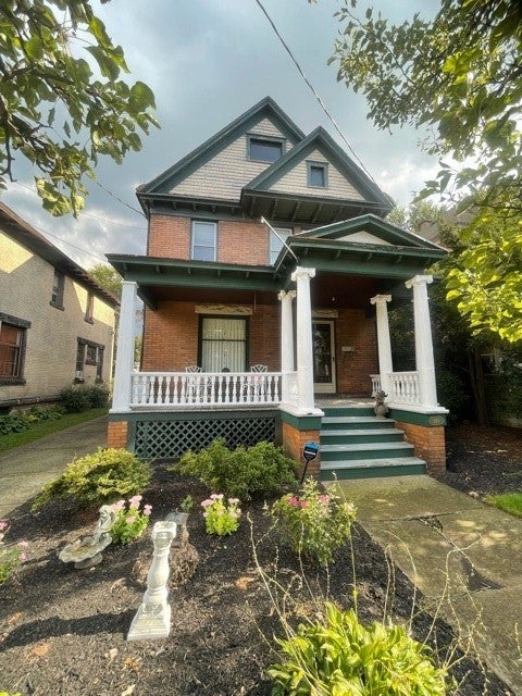 Photo for 549 W 9th St