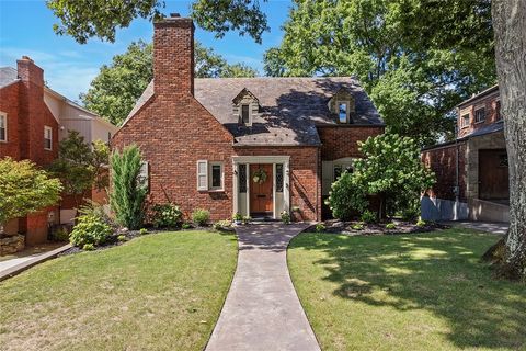 Photo of 186 Mohawk Dr, Pittsburgh, PA 15228 (MLS # 1725120)