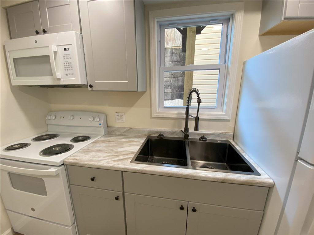Connellsville, Pennsylvania 15683, United States, 1 Bedroom Bedrooms, ,1 BathroomBathrooms,Residential,Active,26917