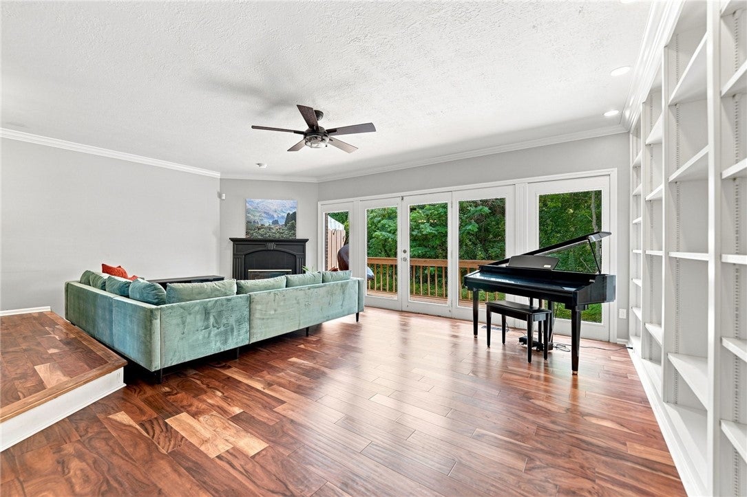 1606 Stone Mansion Dr