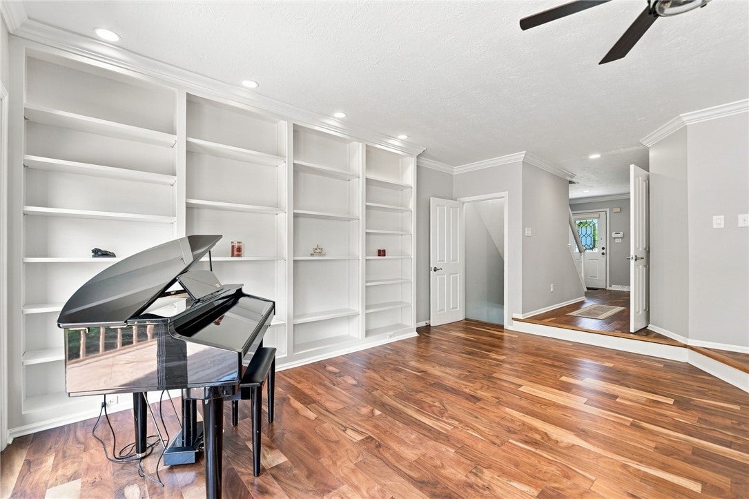 1606 Stone Mansion Dr