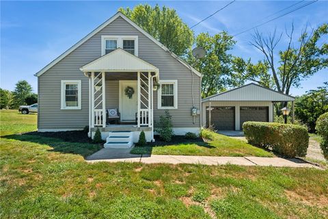 135 Pear Orchard Rd Moon/Crescent Twp PA 15108
