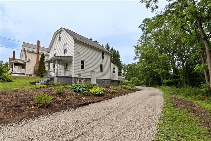 121 Freeport Road