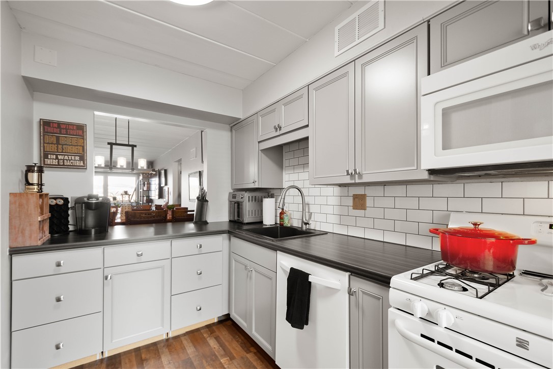 Scott Twp - Sal, Pennsylvania 15220, United States, 2 Bedrooms Bedrooms, ,1 BathroomBathrooms,Residential,Active,97105