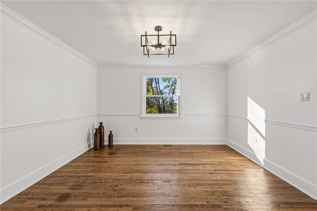 3822 Burnaby Dr
