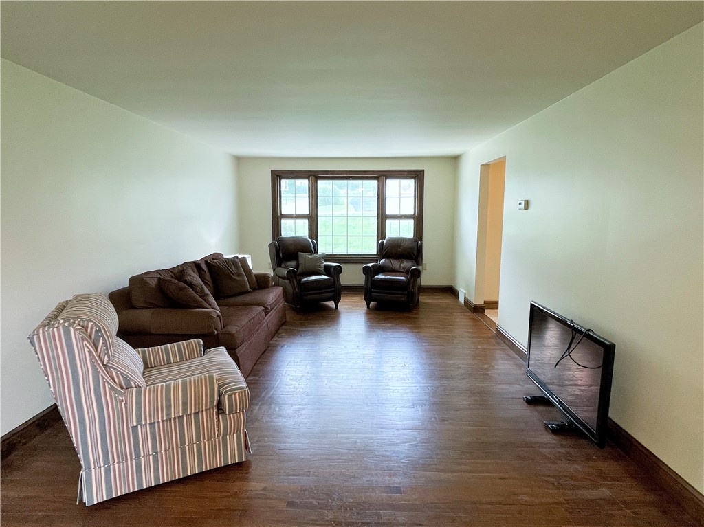 208 McCARTNEY DRIVE
