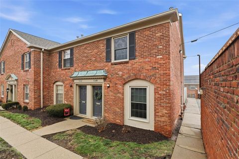Photo of 130 Jamestown Ct, Pittsburgh, PA 15216 (MLS # 1736224)