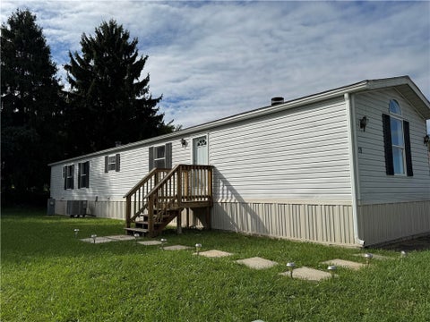 Mobile Home For Sale - 19 Holly Hill Dr Dr<br/> Beaver County, Freedom, PA 15042