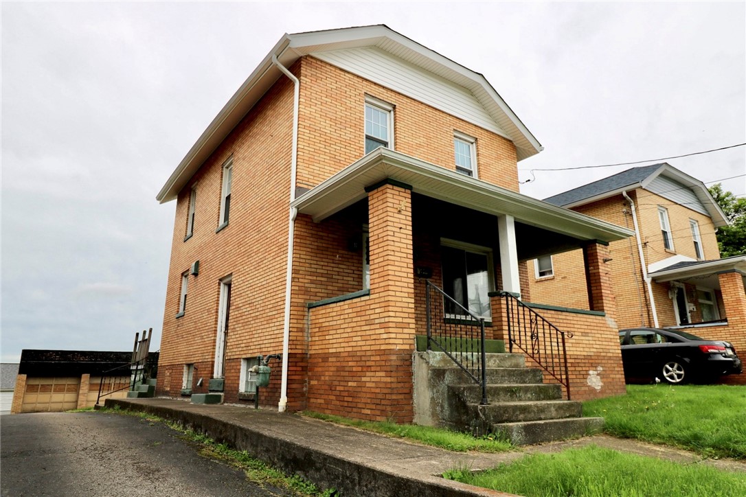 581 Adams St Ext, Rochester, Pennsylvania image 2