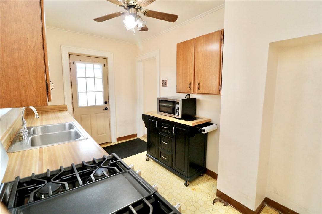 581 Adams St Ext, Rochester, Pennsylvania image 13