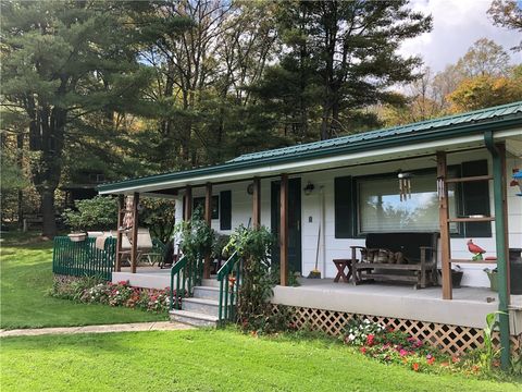 Homes For Sale - 132 Garntham Lane Ln<br/> Pleasantville, PA 16353