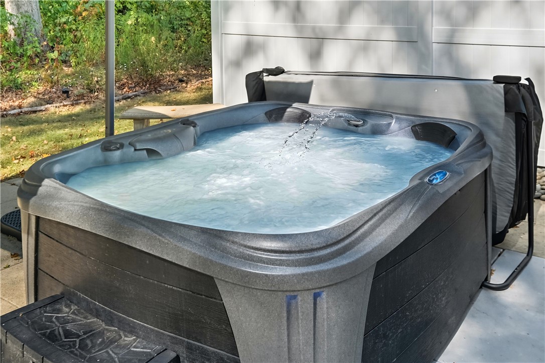 Normalville, Pennsylvania 15469, United States, 3 Bedrooms Bedrooms, ,2 BathroomsBathrooms,Residential,Pending,216016