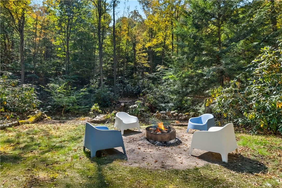 Normalville, Pennsylvania 15469, United States, 3 Bedrooms Bedrooms, ,2 BathroomsBathrooms,Residential,Pending,216016