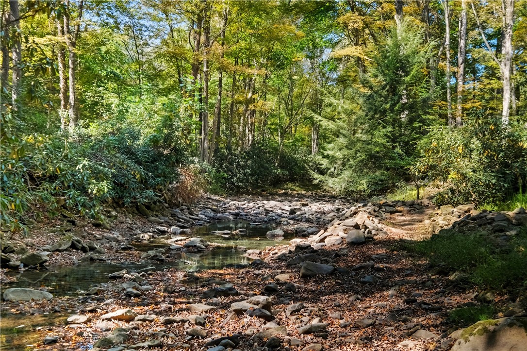 Normalville, Pennsylvania 15469, United States, 3 Bedrooms Bedrooms, ,2 BathroomsBathrooms,Residential,Pending,216016