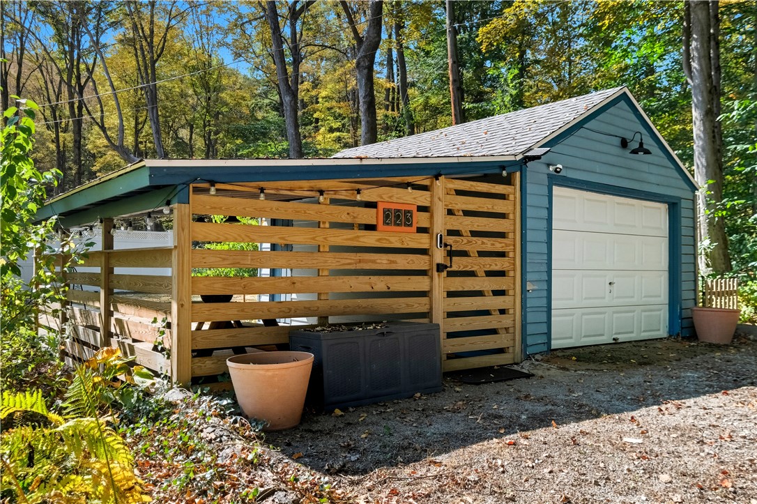 Normalville, Pennsylvania 15469, United States, 3 Bedrooms Bedrooms, ,2 BathroomsBathrooms,Residential,Pending,216016