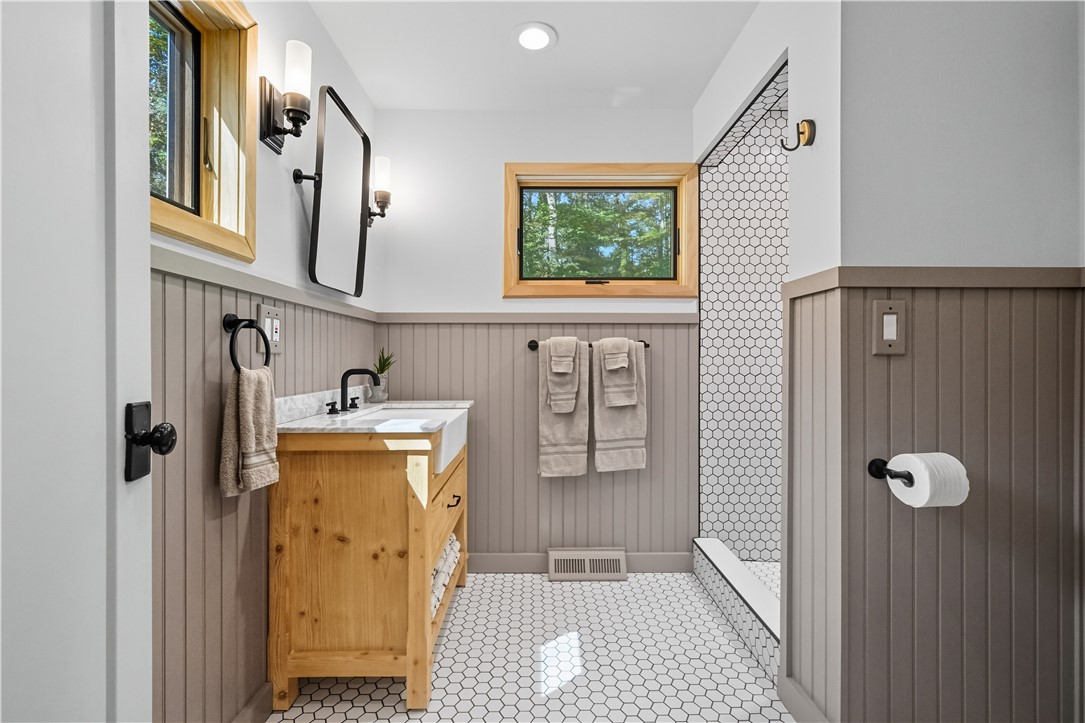 Normalville, Pennsylvania 15469, United States, 3 Bedrooms Bedrooms, ,2 BathroomsBathrooms,Residential,Pending,216016