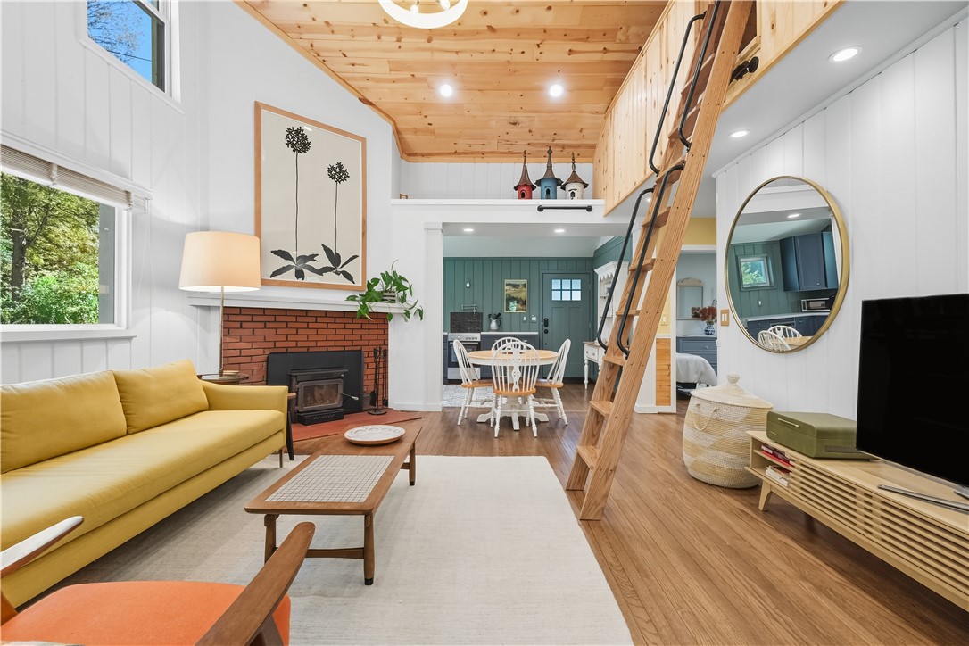 Normalville, Pennsylvania 15469, United States, 3 Bedrooms Bedrooms, ,2 BathroomsBathrooms,Residential,Pending,216016