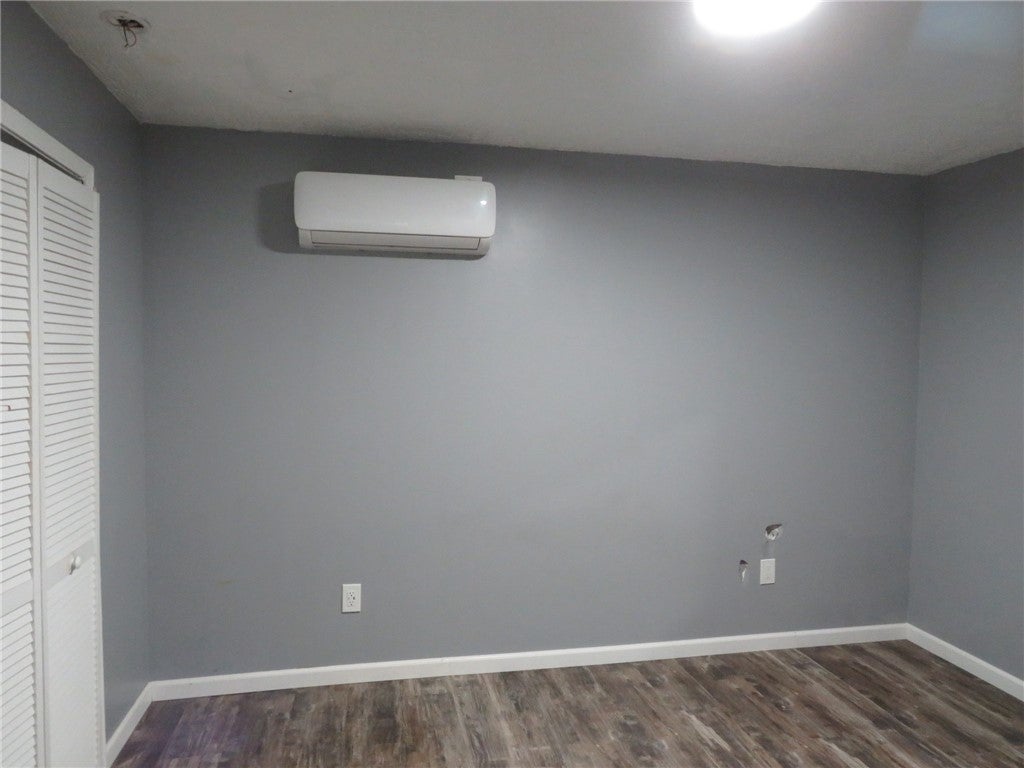 437-439 E Carson St