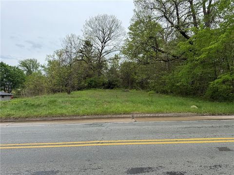 Photo of 504 Mount Jackson Rd, New Castle, PA 16102 (MLS # 1752902)