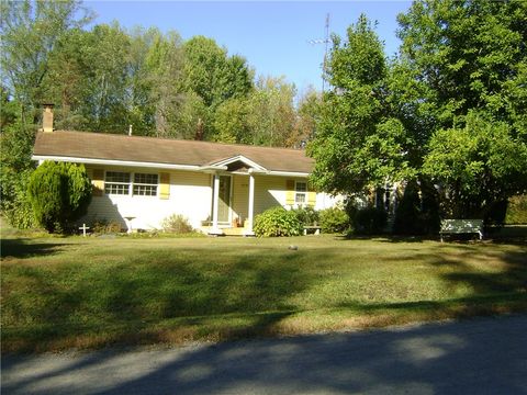 Photo of 2092 Mcarthur Rd, Jamestown, PA 16134 (MLS # 1725606)