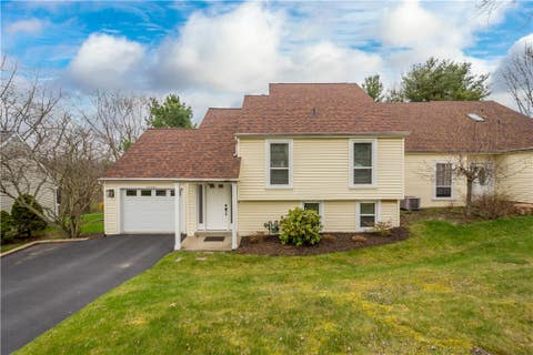 Photo of 2554 B Pheasant Run Dr, Wexford, PA 15090 (MLS # 1758883)