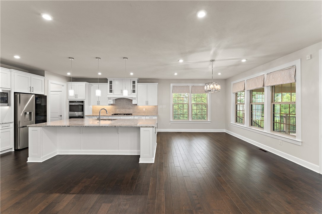 Franklin Park, Pennsylvania 15143, United States, 5 Bedrooms Bedrooms, ,5 BathroomsBathrooms,Residential,Active,217615