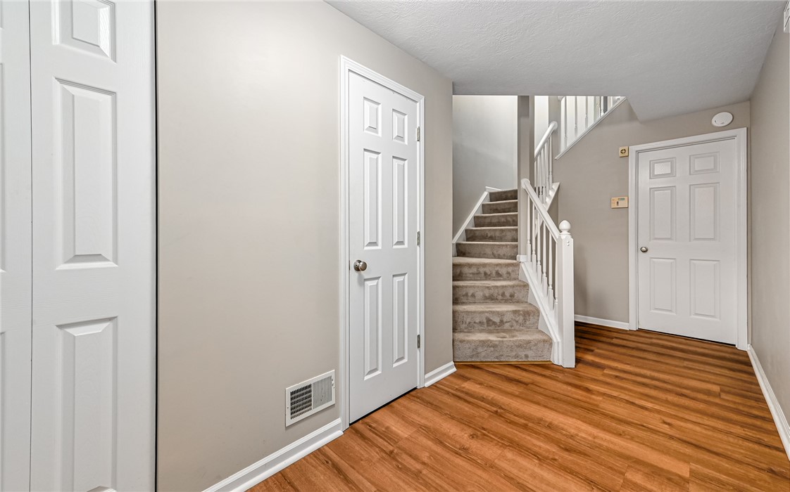 229 Hillvue Dr
