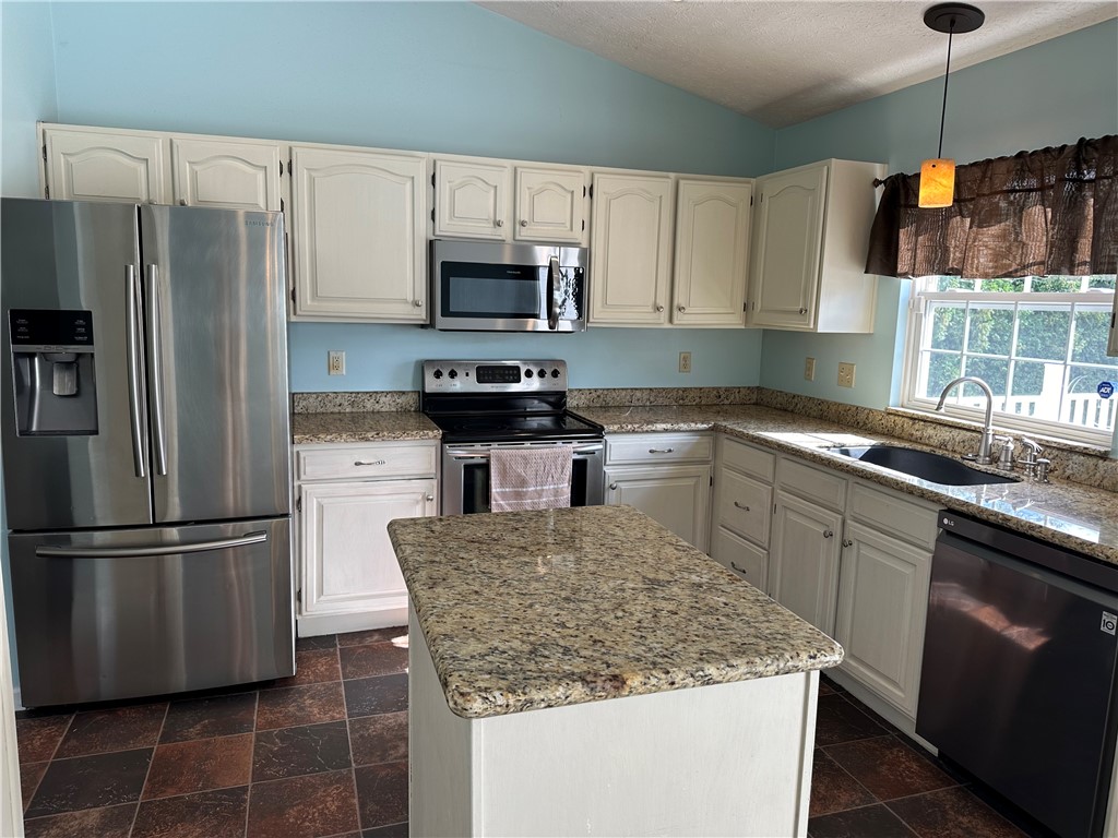 Neshannock Twp, Pennsylvania 16105, United States, 4 Bedrooms Bedrooms, ,2 BathroomsBathrooms,Residential,Contingent,126200