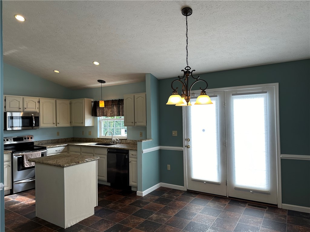 Neshannock Twp, Pennsylvania 16105, United States, 4 Bedrooms Bedrooms, ,2 BathroomsBathrooms,Residential,Contingent,126200