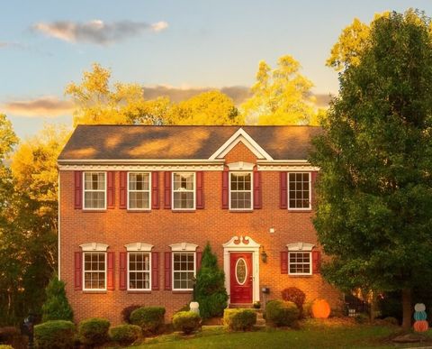 Photo of 117 Allegheny Dr, Natrona Heights, PA 15065 (MLS # 1726719)