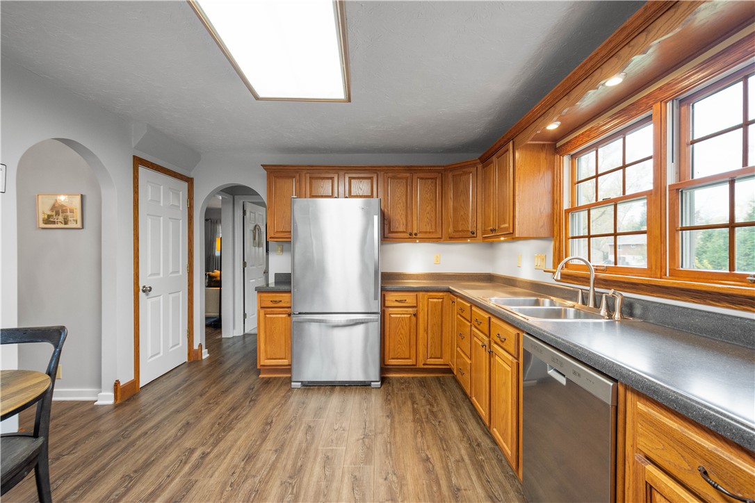 Bethel Park, Pennsylvania 15102, United States, 3 Bedrooms Bedrooms, ,2 BathroomsBathrooms,Residential,Active,240101