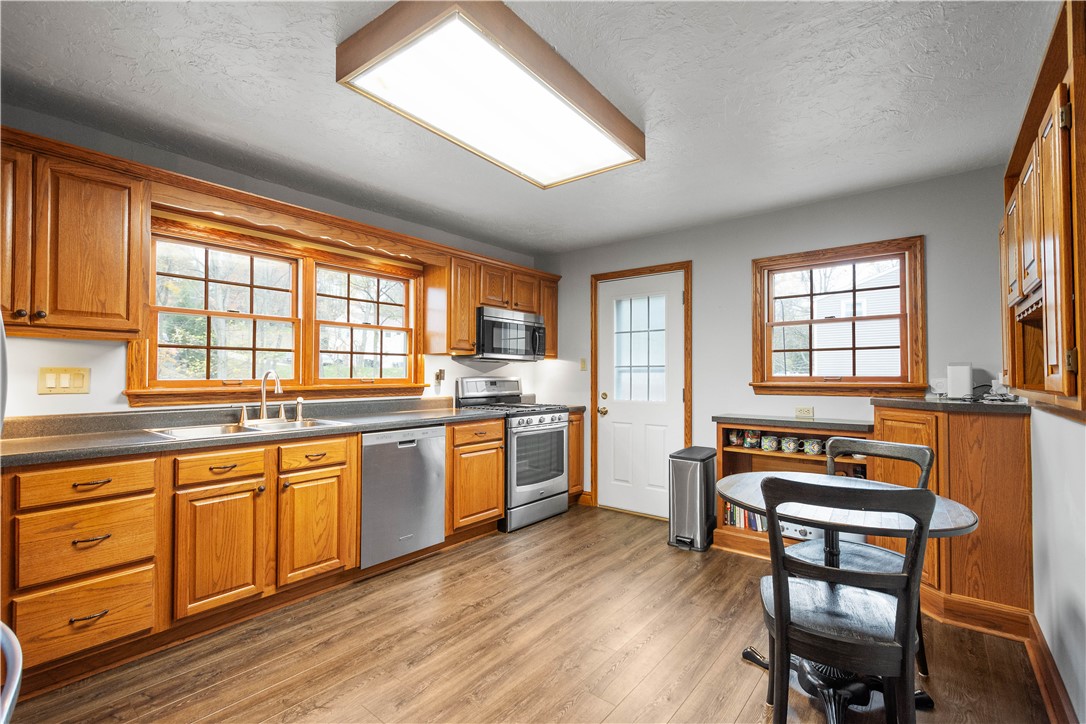 Bethel Park, Pennsylvania 15102, United States, 3 Bedrooms Bedrooms, ,2 BathroomsBathrooms,Residential,Active,240101