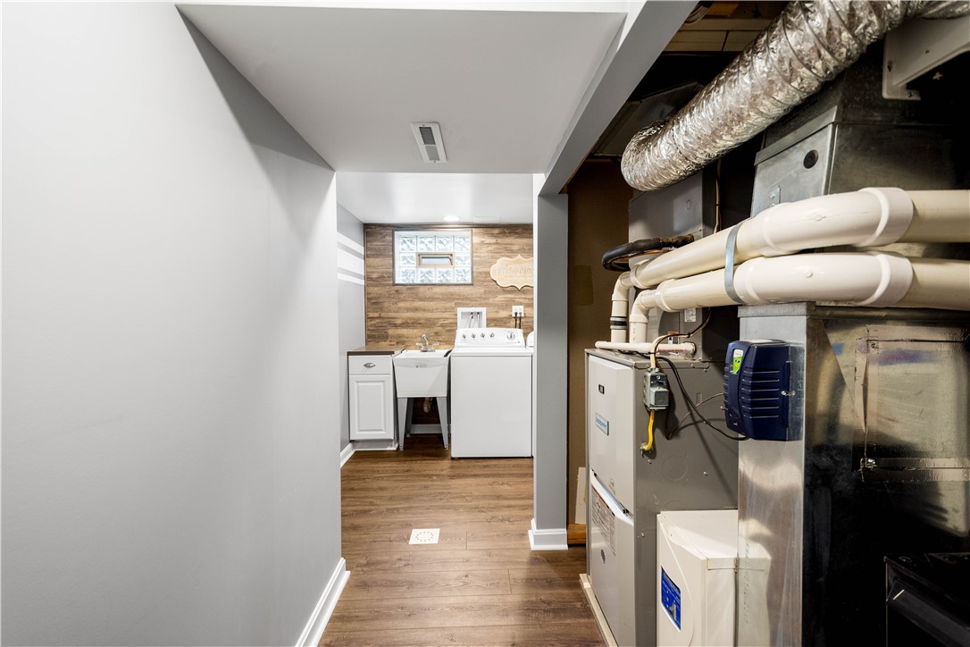 Bethel Park, Pennsylvania 15102, United States, 3 Bedrooms Bedrooms, ,2 BathroomsBathrooms,Residential,Active,240101