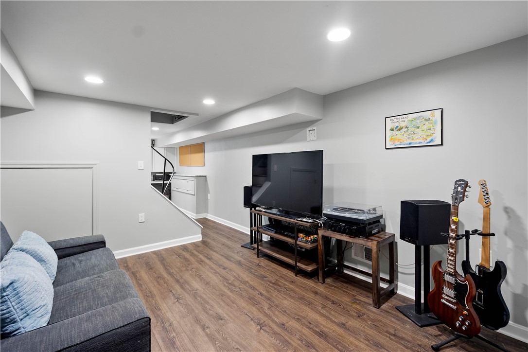 Bethel Park, Pennsylvania 15102, United States, 3 Bedrooms Bedrooms, ,2 BathroomsBathrooms,Residential,Active,240101