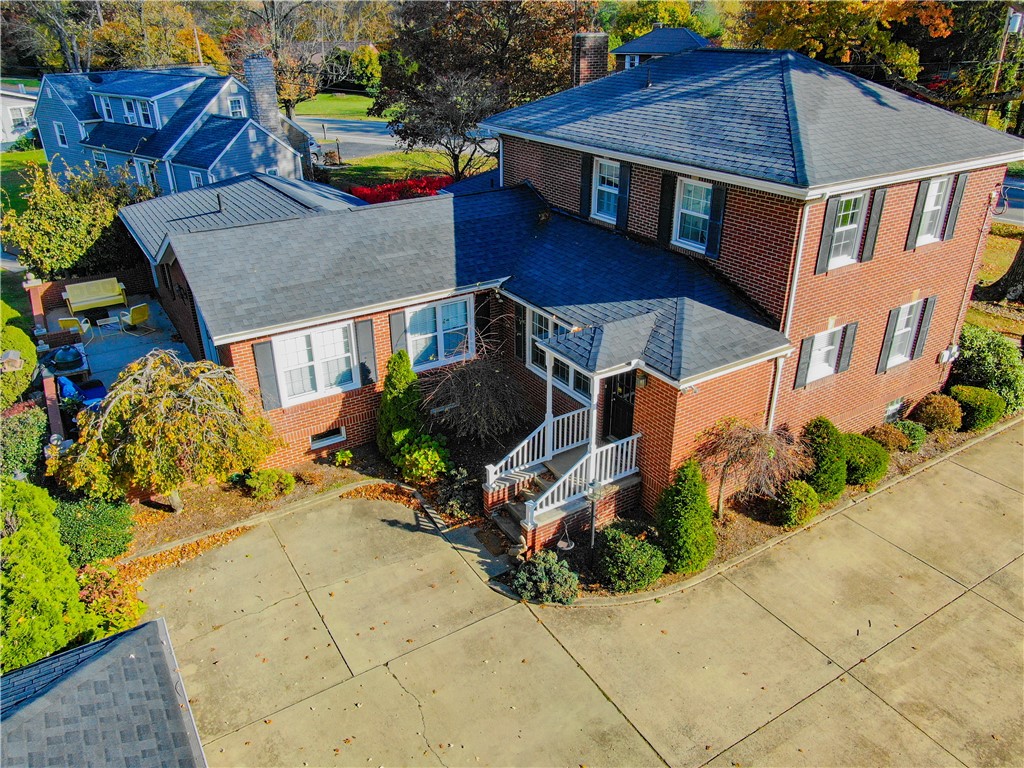 11 E Maitland Ln