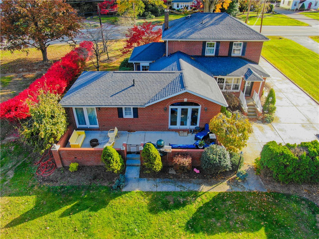 11 E Maitland Ln