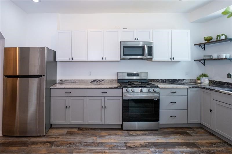 Elliott, Pennsylvania 15220, United States, 3 Bedrooms Bedrooms, ,2 BathroomsBathrooms,Residential,Active,201717