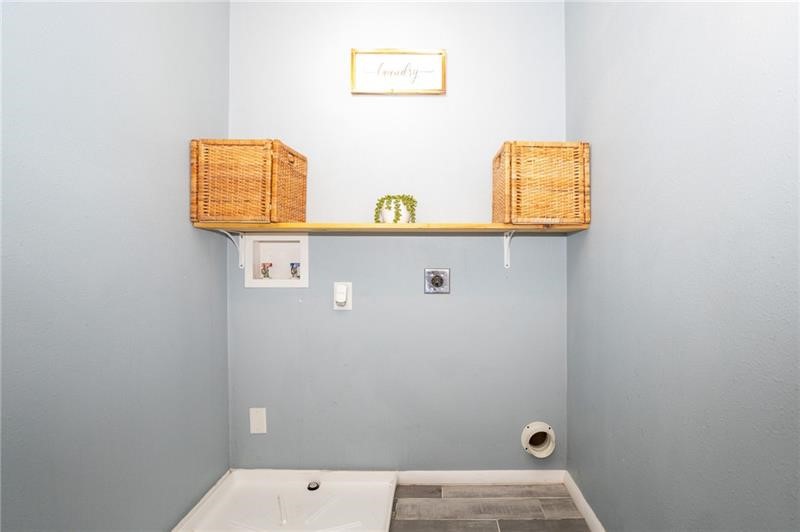 Elliott, Pennsylvania 15220, United States, 3 Bedrooms Bedrooms, ,2 BathroomsBathrooms,Residential,Active,201717