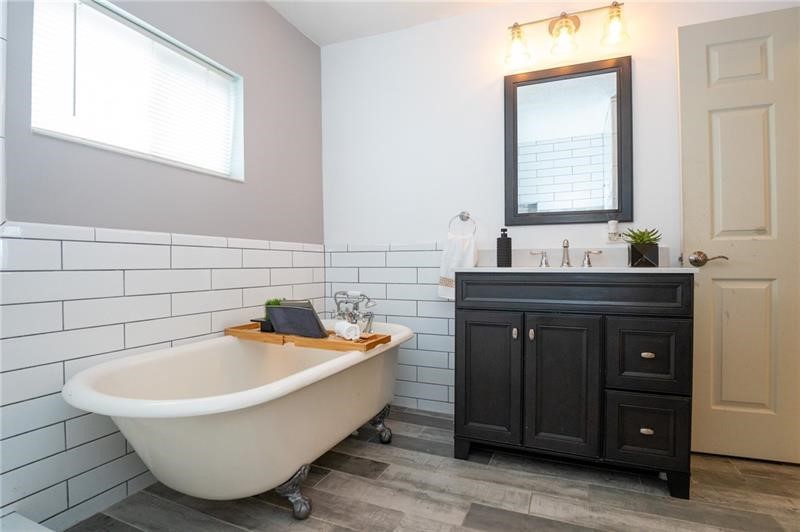 Elliott, Pennsylvania 15220, United States, 3 Bedrooms Bedrooms, ,2 BathroomsBathrooms,Residential,Active,201717