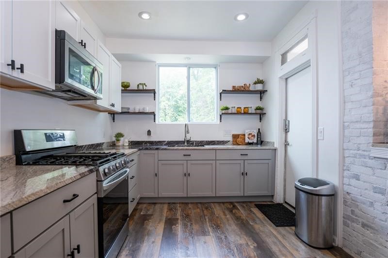 Elliott, Pennsylvania 15220, United States, 3 Bedrooms Bedrooms, ,2 BathroomsBathrooms,Residential,Active,201717