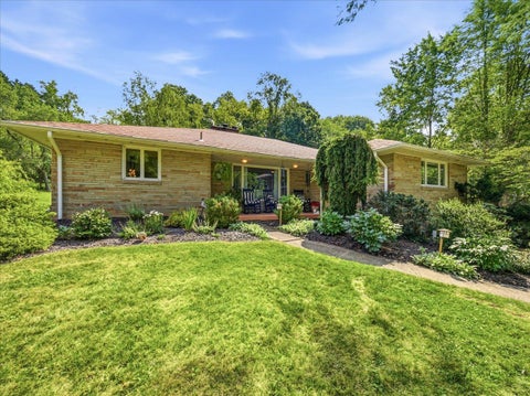 Photo of 9506 Springfield Dr, Allison Park, PA 15101 (MLS # 1764222)